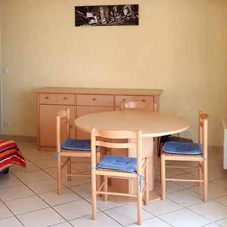 Tres Beau Studio Climatise Dans Avec Parking Couvert *
